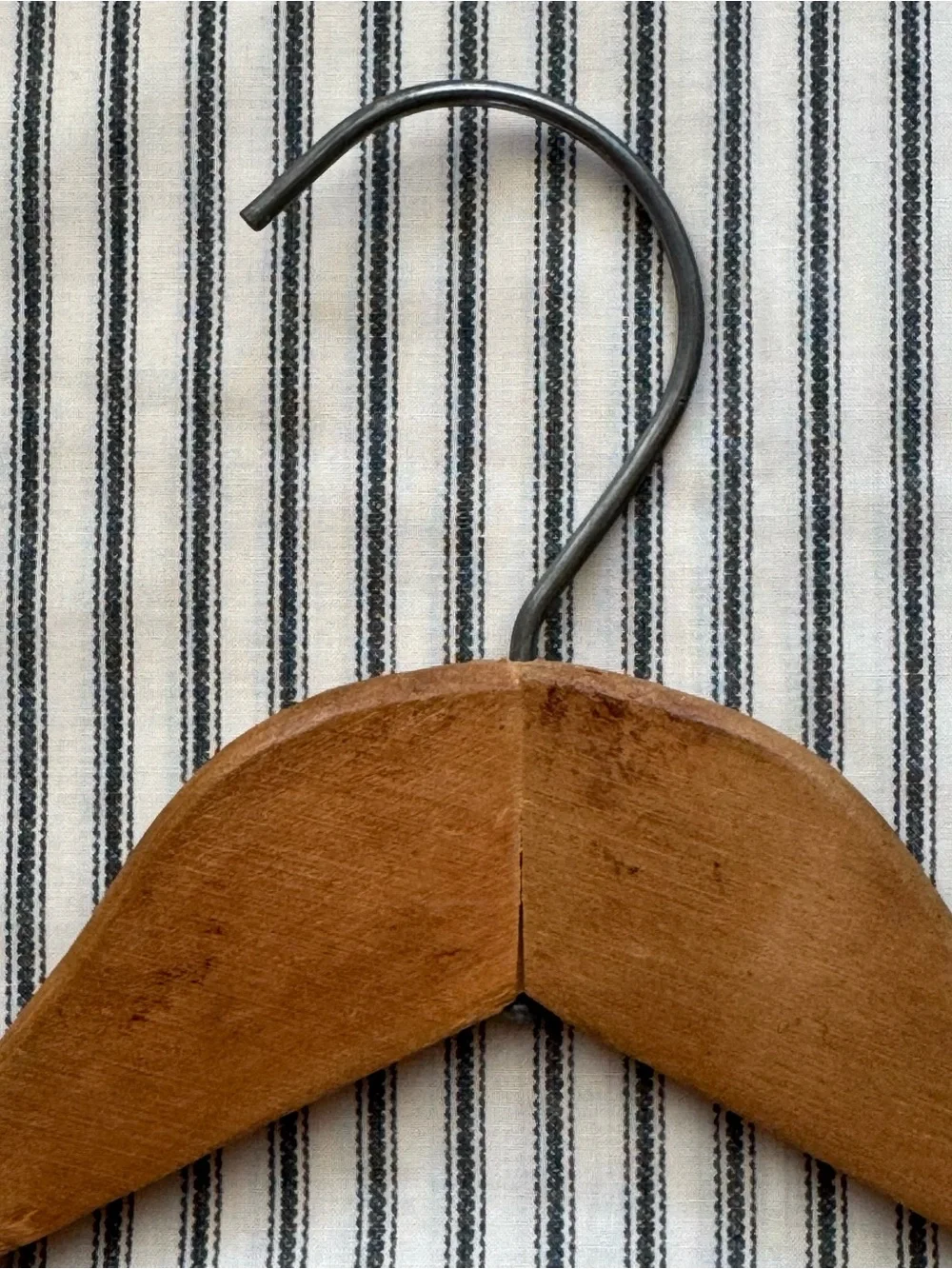 Vintage Abbey Victoria Hotel New York Wooden Hanger, 